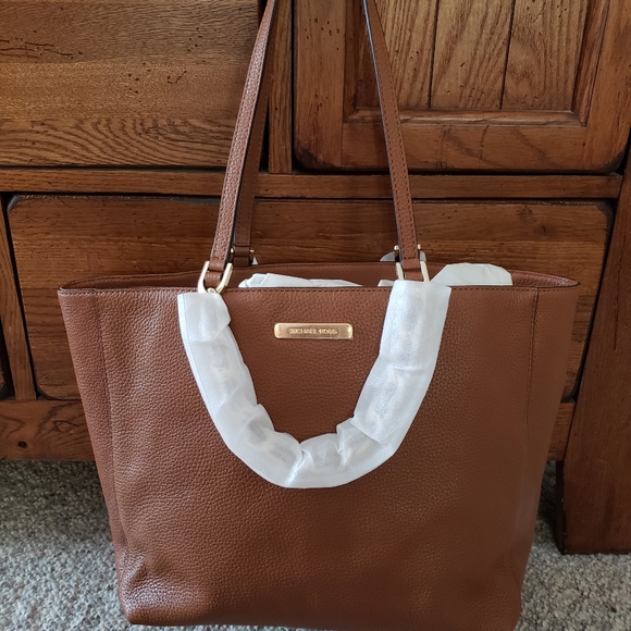Michael Kors Handbags - Michael Kor Harper EW Tote, handbag NWT